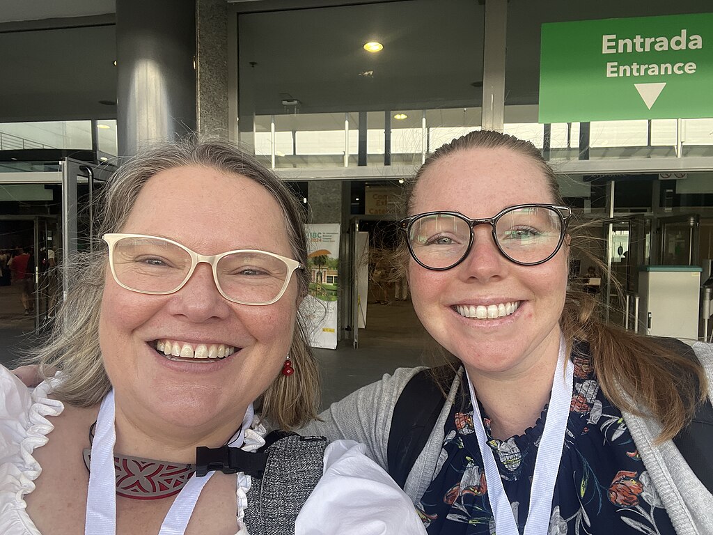 Siobhan Leachman and Makenzie Mabrey at XX International Botanical Congress, July 2024.